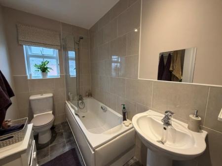 3 bedroom Semi-detached house to let in Burton Road, Immingham, DN40