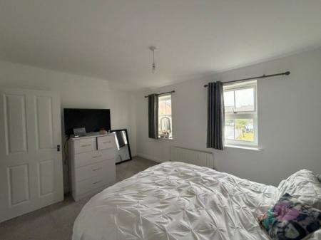 3 bedroom Semi-detached house to let in Burton Road, Immingham, DN40