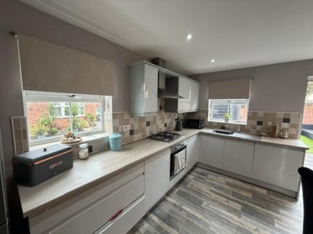 3 bedroom Semi-detached house to let in Burton Road, Immingham, DN40