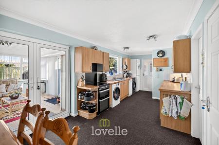 3 bedroom Detached bungalow for sale in Nicholson Road, Healing, DN41