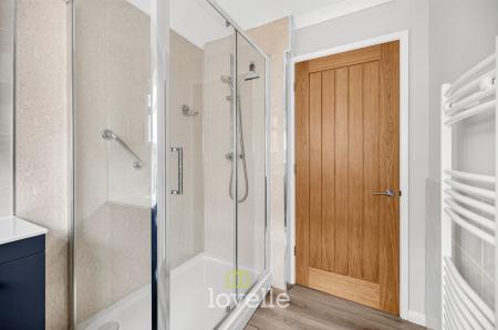 3 bedroom Detached bungalow for sale in Carmen Crescent, Holton-Le-Clay, DN36