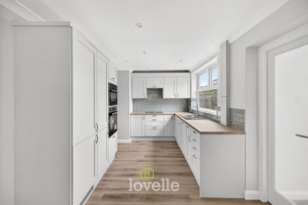 3 bedroom Detached bungalow for sale in Carmen Crescent, Holton-Le-Clay, DN36