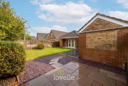 3 bedroom Detached bungalow for sale in Carmen Crescent, Holton-Le-Clay, DN36