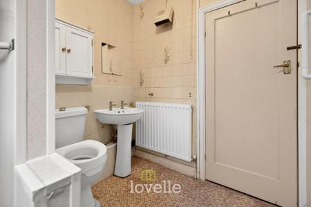 3 bedroom Semi-detached house for sale in Cross Coates Road, Grimsby, DN34