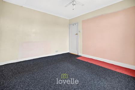 3 bedroom Semi-detached house for sale in Cross Coates Road, Grimsby, DN34