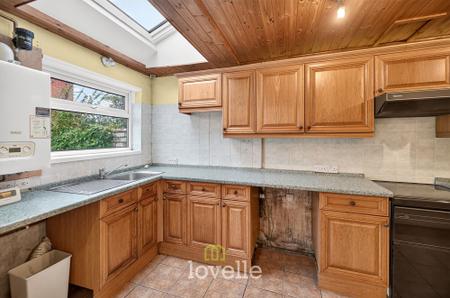 3 bedroom Semi-detached house for sale in Cross Coates Road, Grimsby, DN34