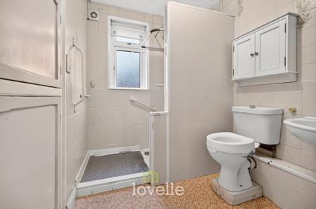 3 bedroom Semi-detached house for sale in Cross Coates Road, Grimsby, DN34