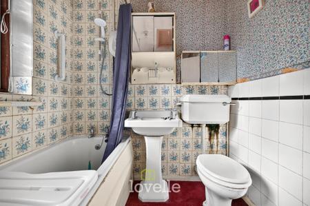 3 bedroom Semi-detached house for sale in Laceby Road, Grimsby, DN34