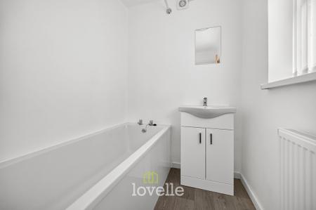 3 bedroom Semi-detached house for sale in Butt Lane, Laceby, DN37