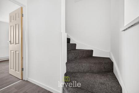 3 bedroom Semi-detached house for sale in Butt Lane, Laceby, DN37