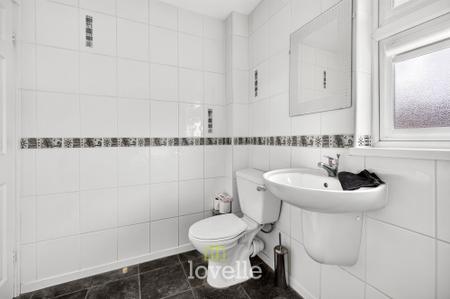 3 bedroom Semi-detached house for sale in Briar Close, South Killingholme, DN40