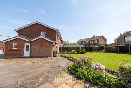 3 bedroom Semi-detached house for sale in Briar Close, South Killingholme, DN40