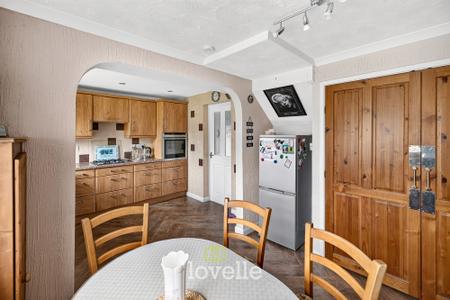 3 bedroom Semi-detached house for sale in Briar Close, South Killingholme, DN40