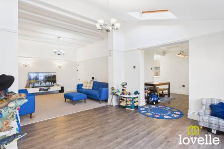 4 bedroom Detached house for sale in Beverley Road, Kingston upon Hull, HU6