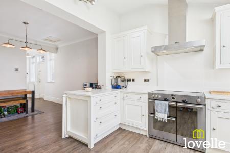 4 bedroom Detached house for sale in Beverley Road, Kingston upon Hull, HU6