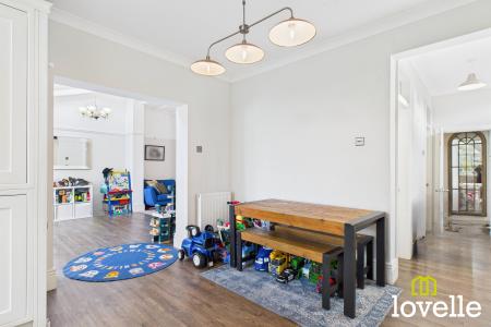 4 bedroom Detached house for sale in Beverley Road, Kingston upon Hull, HU6