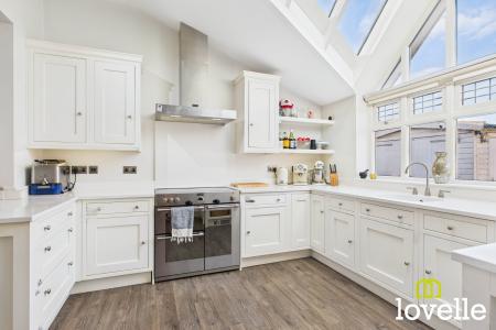 4 bedroom Detached house for sale in Beverley Road, Kingston upon Hull, HU6