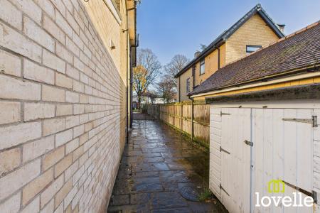 4 bedroom Detached house for sale in Beverley Road, Kingston upon Hull, HU6