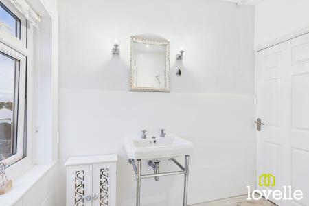 2 bedroom Semi-detached house for sale in East End Road, Kingston upon Hull, HU12