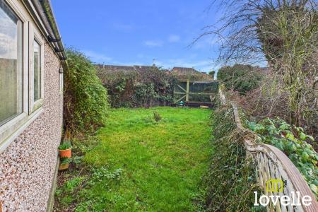 2 bedroom Semi-detached house for sale in East End Road, Kingston upon Hull, HU12