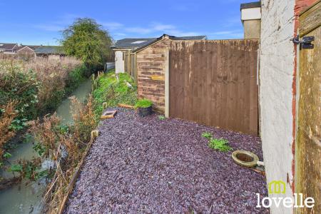 2 bedroom Semi-detached house for sale in East End Road, Kingston upon Hull, HU12