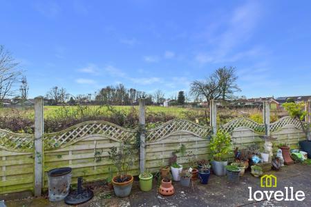 2 bedroom Semi-detached house for sale in East End Road, Kingston upon Hull, HU12