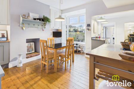 2 bedroom Semi-detached house for sale in East End Road, Kingston upon Hull, HU12