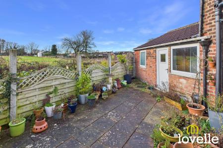 2 bedroom Semi-detached house for sale in East End Road, Kingston upon Hull, HU12