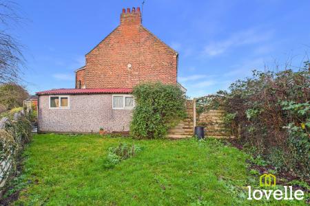 2 bedroom Semi-detached house for sale in East End Road, Kingston upon Hull, HU12