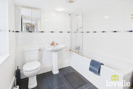 2 bedroom Semi-detached house for sale in East End Road, Kingston upon Hull, HU12