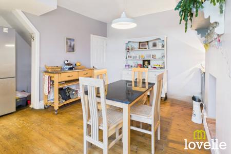 2 bedroom Semi-detached house for sale in East End Road, Kingston upon Hull, HU12