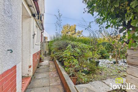 3 bedroom Semi-detached house for sale in Maytree Avenue, Kingston upon Hull, HU8