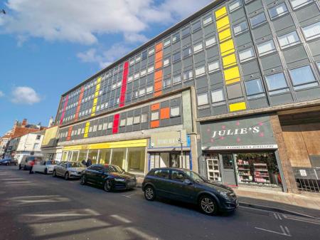 1 bedroom Flat for sale in South Street, Kingston upon Hull, HU1