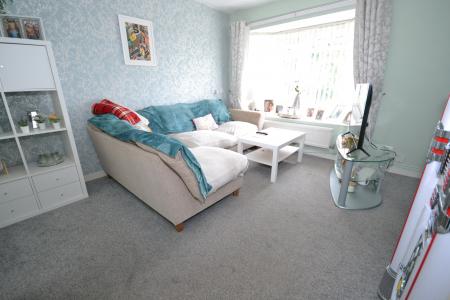 2 bedroom Flat for sale in St Georges Walk, Kingston upon Hull, HU9