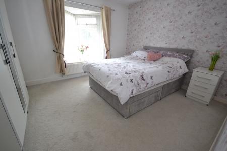 2 bedroom Flat for sale in St Georges Walk, Kingston upon Hull, HU9