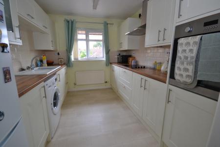2 bedroom Flat for sale in St Georges Walk, Kingston upon Hull, HU9