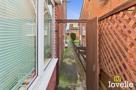 2 bedroom Bungalow for sale in Stonesdale, Kingston upon Hull, HU7