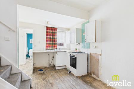 2 bedroom End of terrace house for sale in Dorset Street, Kingston upon Hull, HU4