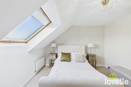 4 bedroom Semi-detached house for sale in Primrose Way, Kingswood, Hull, HU7