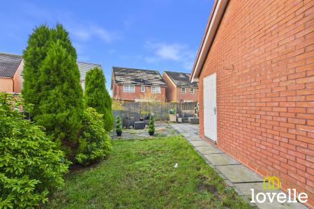 4 bedroom Semi-detached house for sale in Primrose Way, Kingswood, Hull, HU7