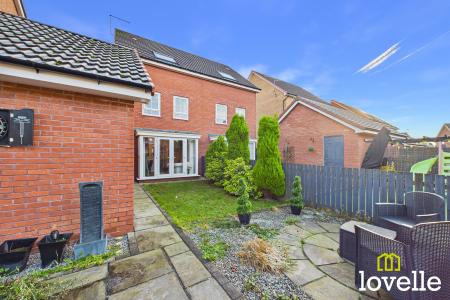 4 bedroom Semi-detached house for sale in Primrose Way, Kingswood, Hull, HU7