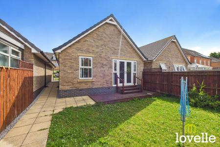 2 bedroom Detached bungalow for sale in Hainsworth Park, Kingston upon Hull, HU6