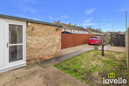 2 bedroom Terraced House for sale in Ormesby Walk, Hull, HU5