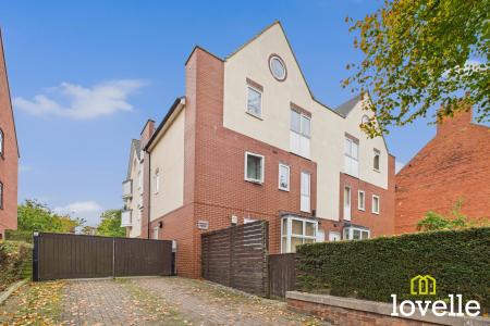 2 bedroom Flat for sale in South Lane, Hessle, East Riding of Yorkshire, HU13