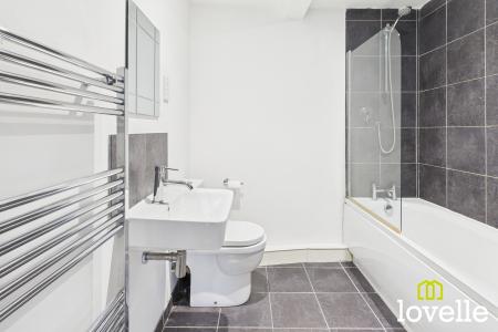 2 bedroom Flat for sale in South Lane, Hessle, East Riding of Yorkshire, HU13