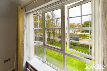 2 bedroom Apartment for sale in St Marys Close, Hessle, East Riding of Yorkshire, HU13