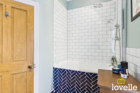 5 bedroom Terraced House for sale in Marlborough Avenue, Kingston upon Hull, HU5