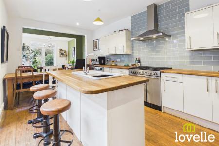 5 bedroom Terraced House for sale in Marlborough Avenue, Kingston upon Hull, HU5