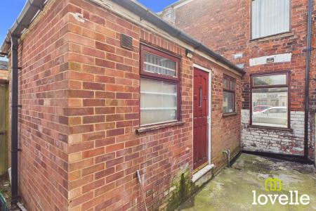 2 bedroom Terraced House to let in Estcourt Street, Hull, HU9