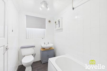 2 bedroom Terraced House to let in Estcourt Street, Hull, HU9